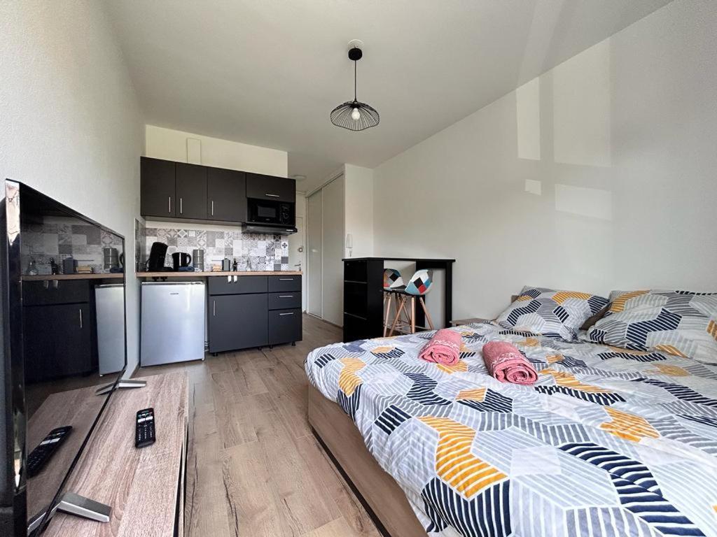 Studio Confortable Et Lumineux Proche Des Hopitaux - Hotel De Ville Beaumont Beaumont  Ngoại thất bức ảnh